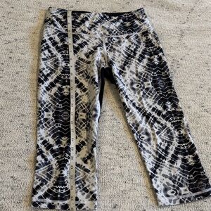Victoria’s Secret Sport Leggings with Black and Gray Pattern